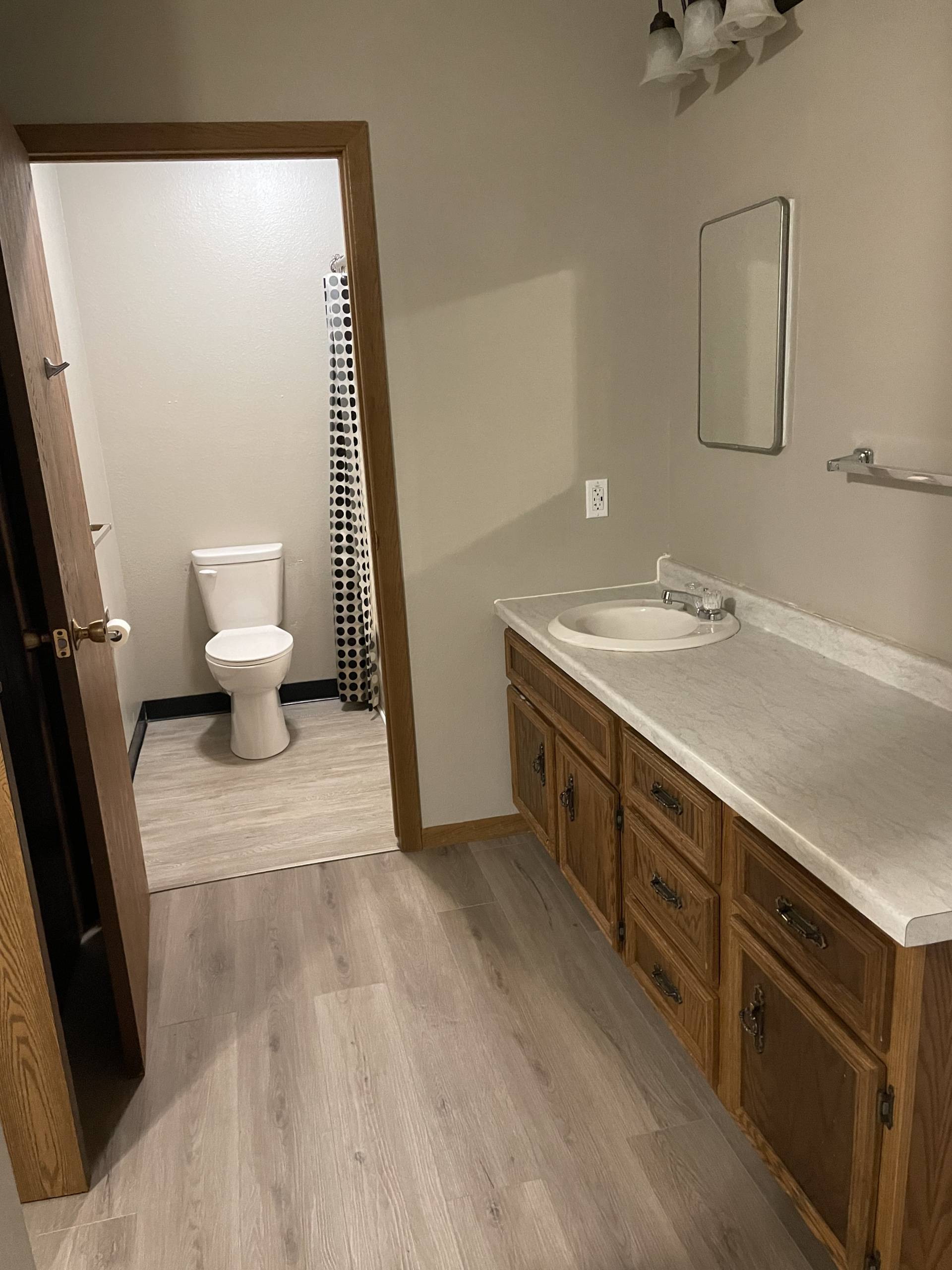Cherry Hill Apartments bathroom